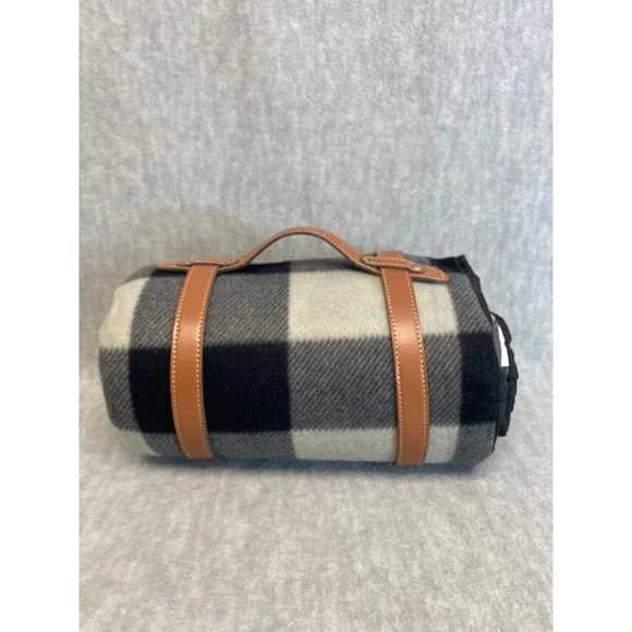 PortableAnd Outdoor Picnic Blanket Buffalo Check with Carry Straps‎ Waterproof - Picture 3 of 8